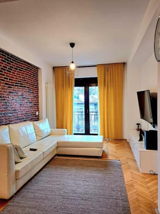 Classy Apartment With Parking In The City Center Bucharest Exterior photo