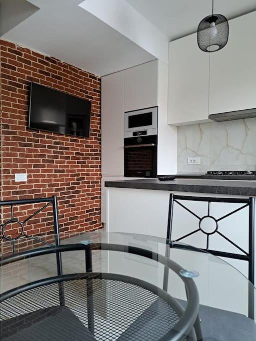 Classy Apartment With Parking In The City Center Bucharest Exterior photo