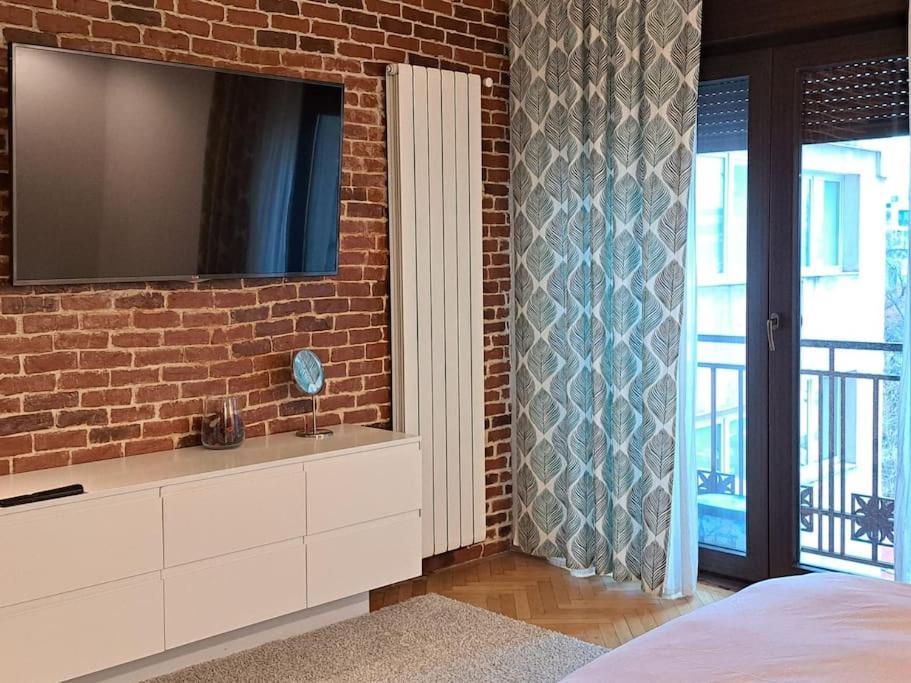Classy Apartment With Parking In The City Center Bucharest Exterior photo