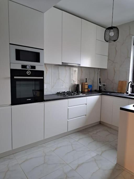 Classy Apartment With Parking In The City Center Bucharest Exterior photo