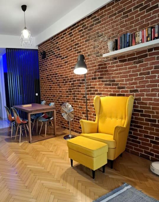 Classy Apartment With Parking In The City Center Bucharest Exterior photo