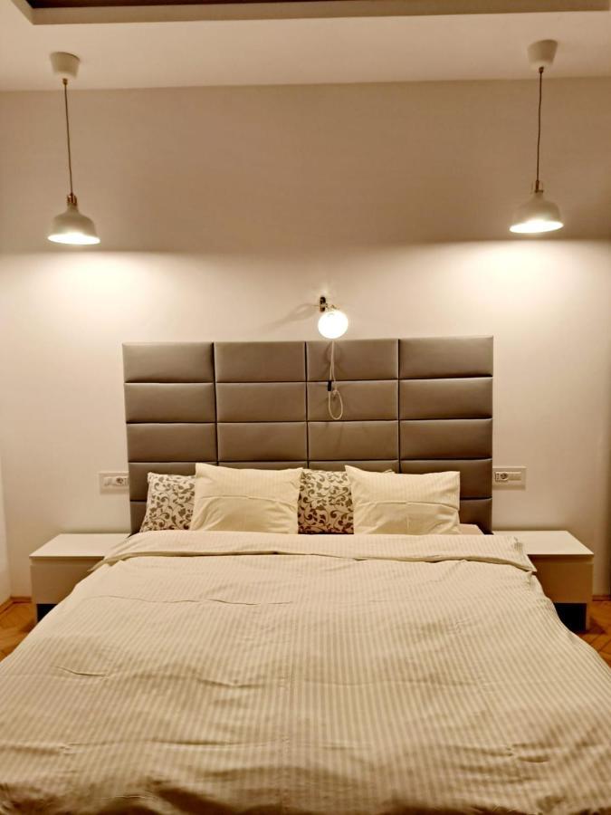 Classy Apartment With Parking In The City Center Bucharest Exterior photo