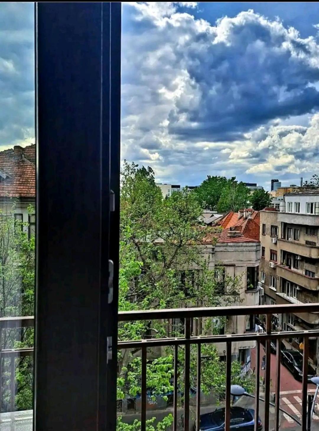 Classy Apartment With Parking In The City Center Bucharest Exterior photo
