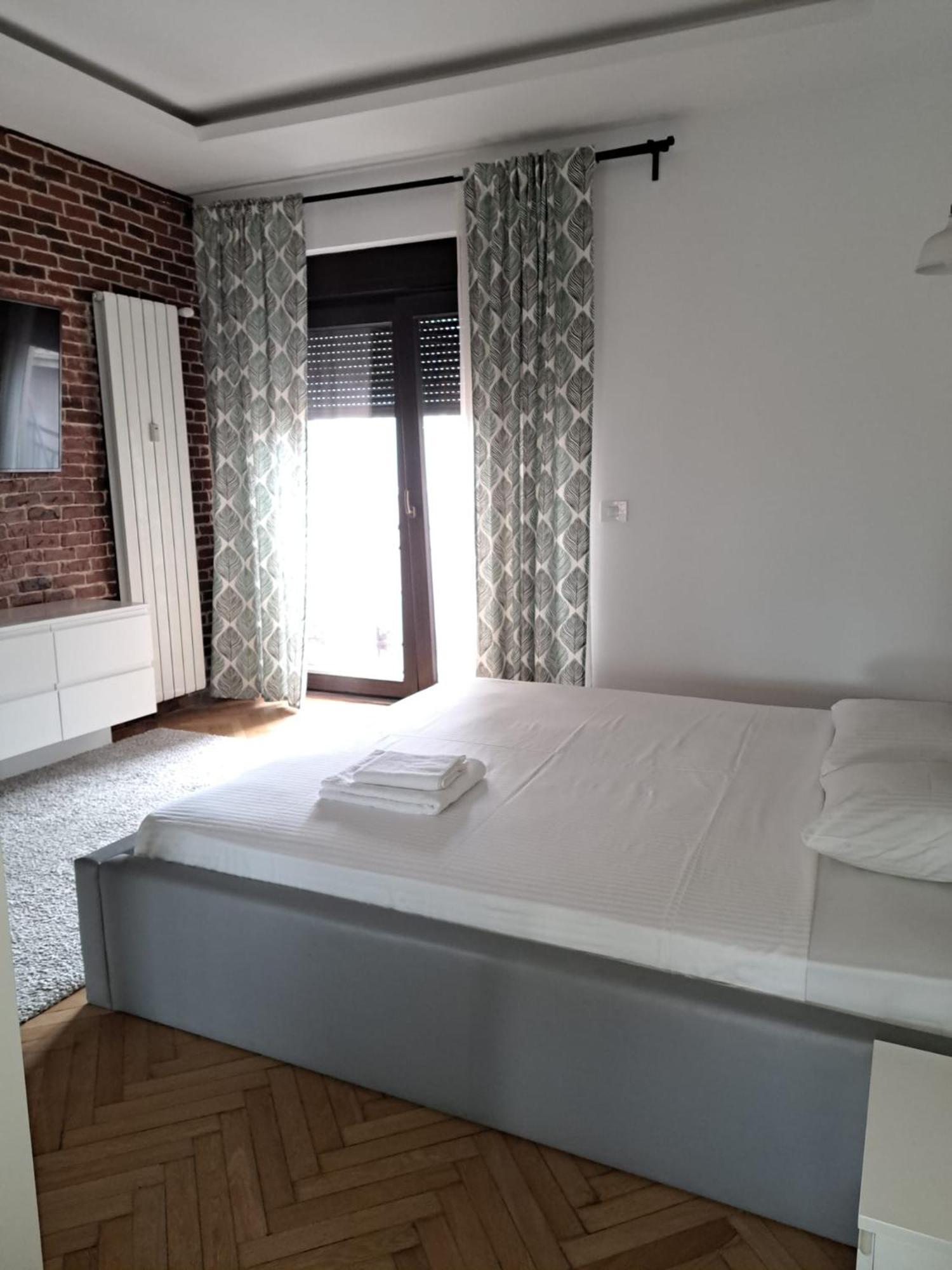 Classy Apartment With Parking In The City Center Bucharest Exterior photo