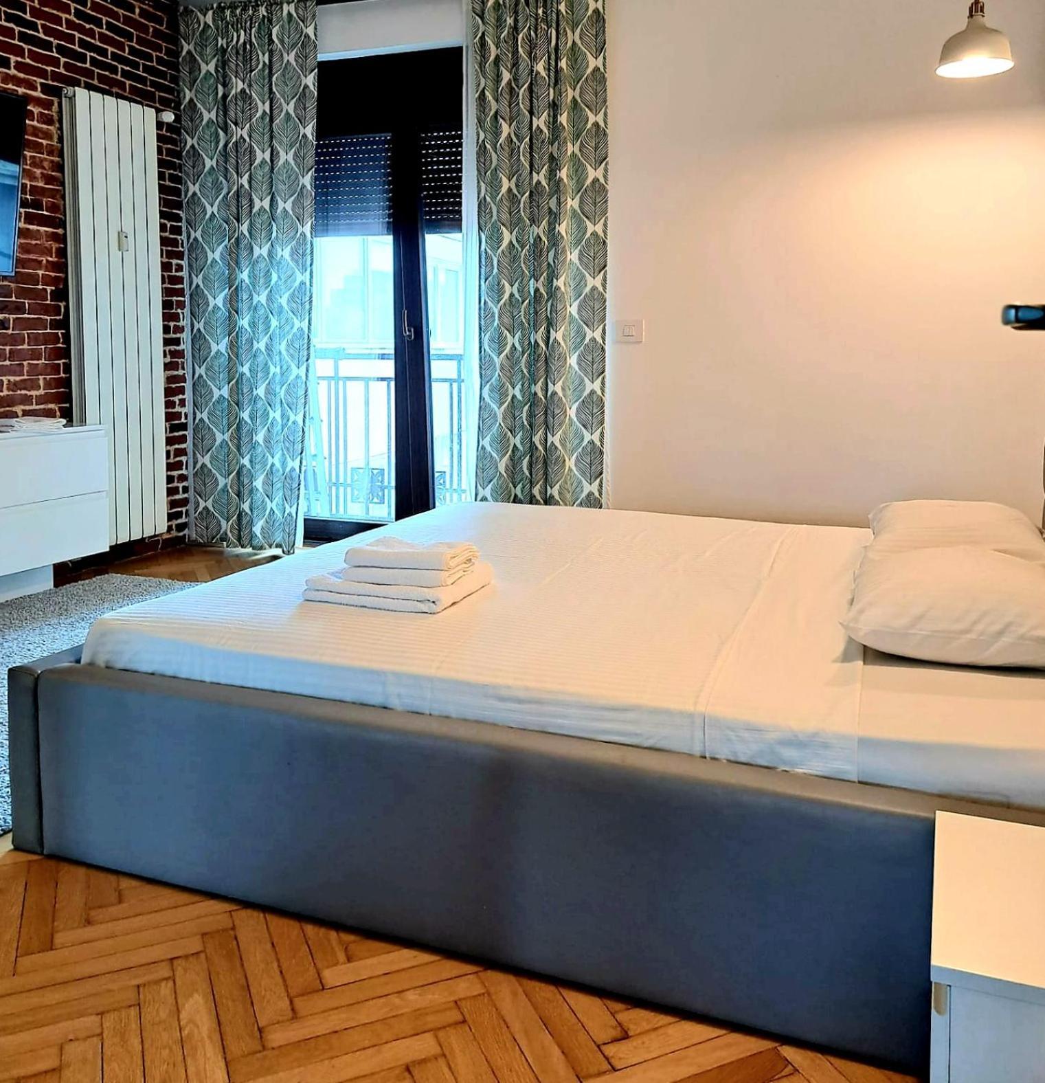 Classy Apartment With Parking In The City Center Bucharest Exterior photo
